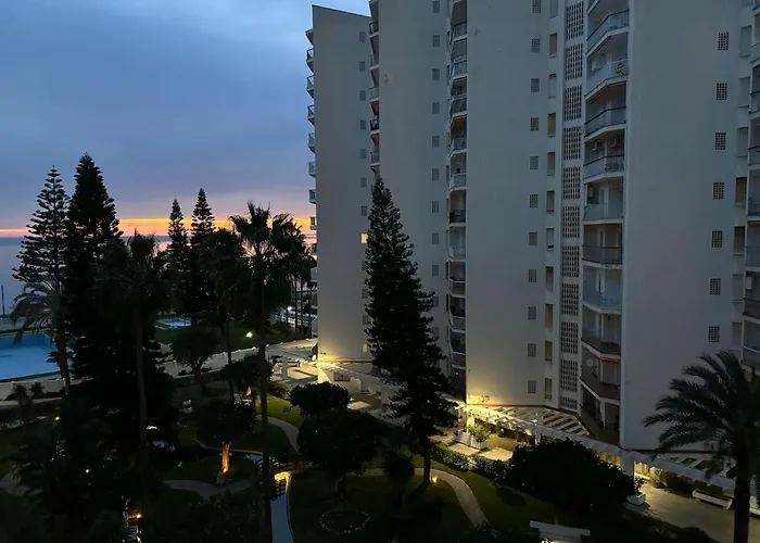 Apartamento premium a pie de playa, con 3 piscinas, mini golf y terraza